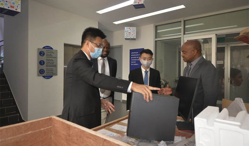 Huawei e INFOSI assinam protocolo de doação de equipamentos