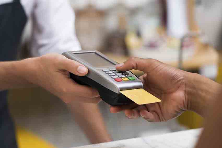 Clientes bancários levantaram mais de 421 mil milhões de kwanzas nos TPAs em Dezembro de 2024