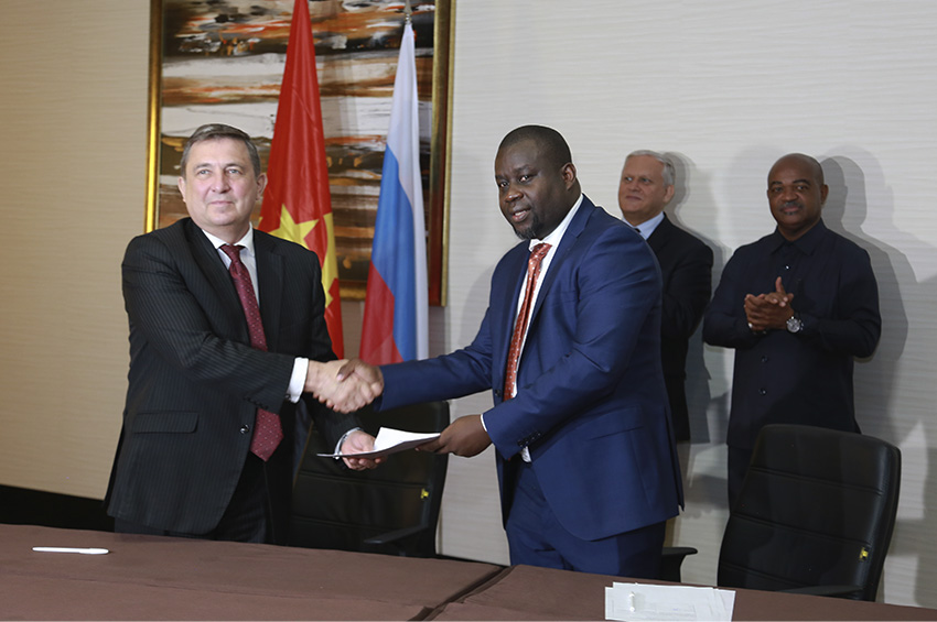 Angola e Rússia assinam último protocolo sobre a condição técnico-operacional do Angosat-2