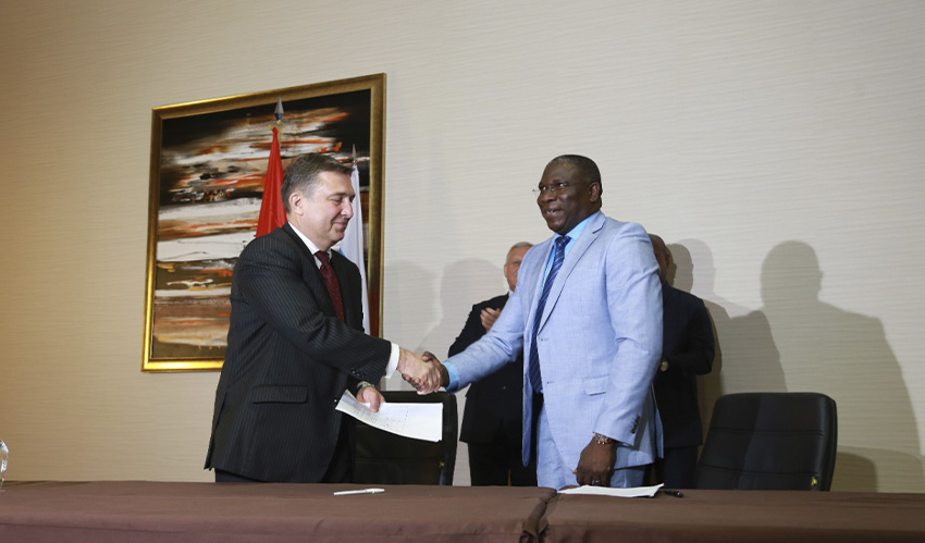 Angola e Rússia assinam último protocolo sobre a condição técnico-operacional do Angosat-2