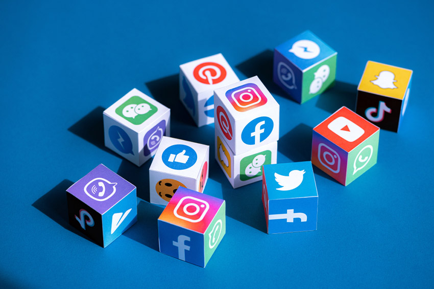 Redes sociais e conteúdos gerados por IA impulsionaram a desinformação em 2025