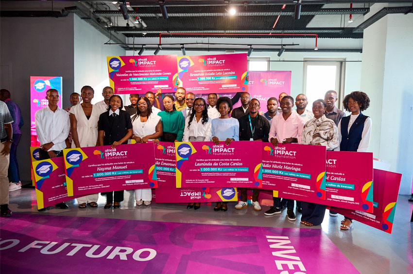 Africell atribui 25 bolsas de estudos estudantes universitários